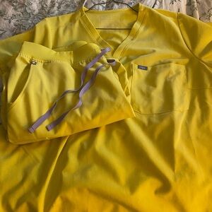 Figs Sunshine Yellow Scrub Ensemble